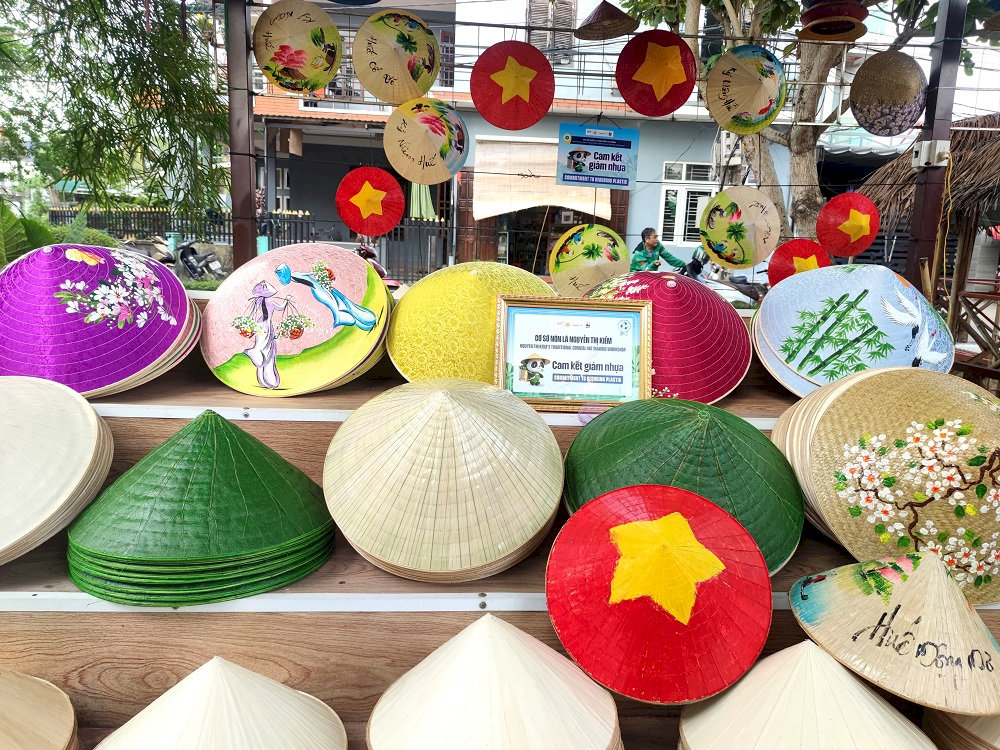 Cầu ngói Thanh Toàn là một trong những điểm du lịch giảm nhựa